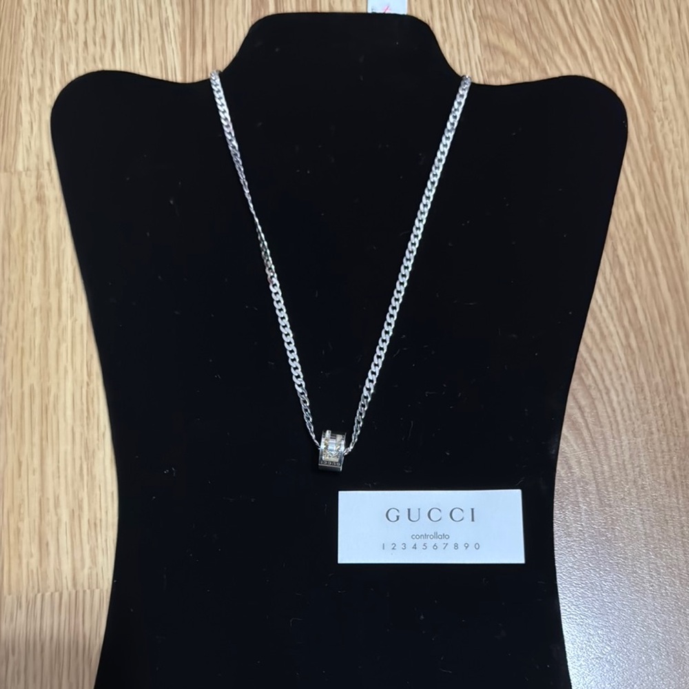 Gucci Silver Minimalist 16”Necklace with Pendant